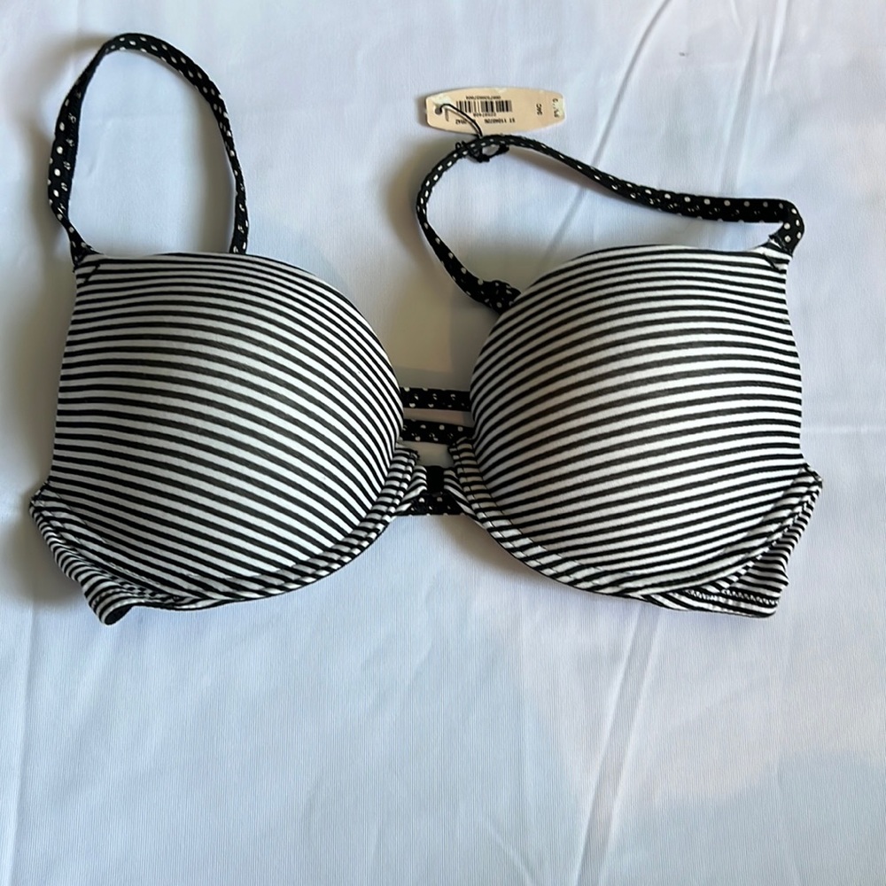 Victoria’s Secret black and white NWT bra